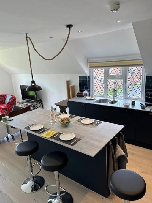 Modern, Centrally Located, Beach View Flat Pevensey Exterior photo
